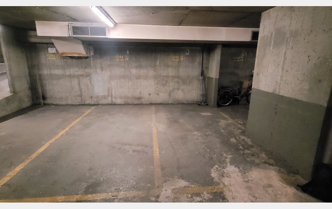 Annonces MONTREUIL : Garage / Parking | PARIS (75016) | 17 m2 | 60 000 € 