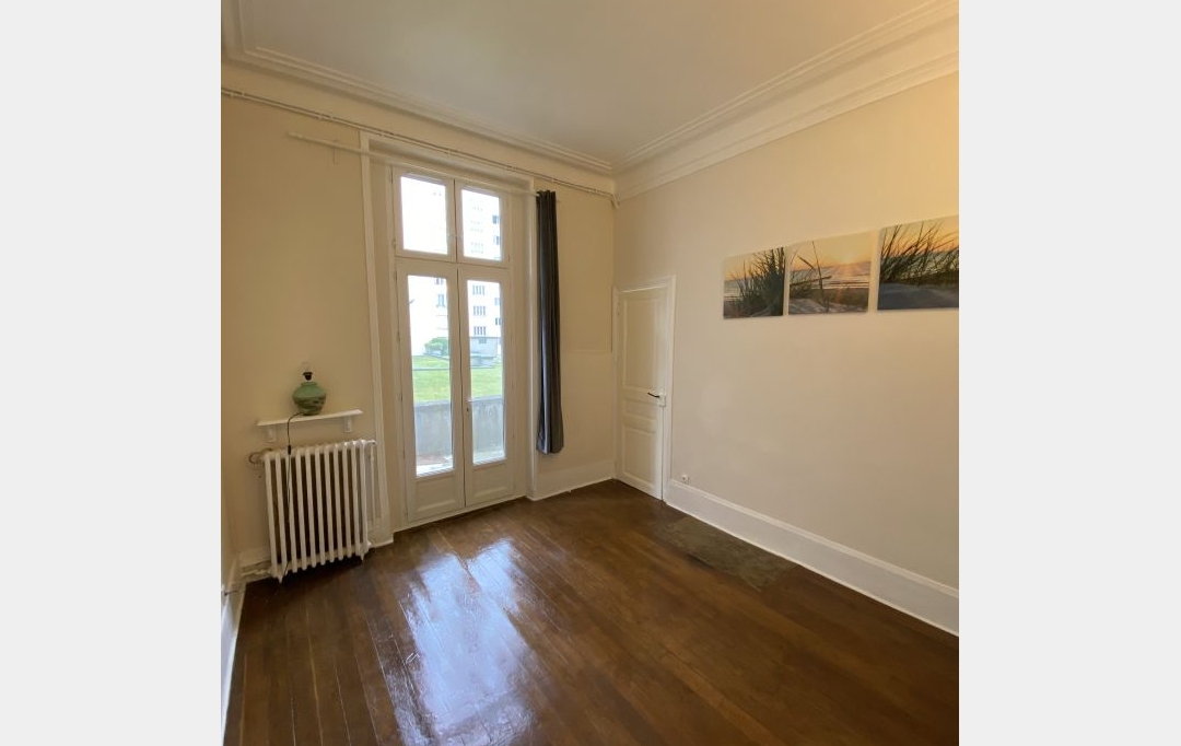 Annonces MONTREUIL : Appartement | CHARENTON-LE-PONT (94220) | 30 m2 | 1 150 € 