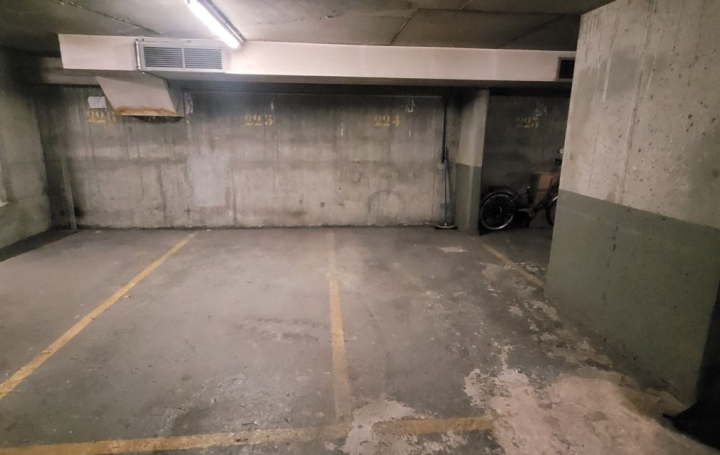  Annonces MONTREUIL Garage / Parking | PARIS (75016) | 17 m2 | 60 000 € 